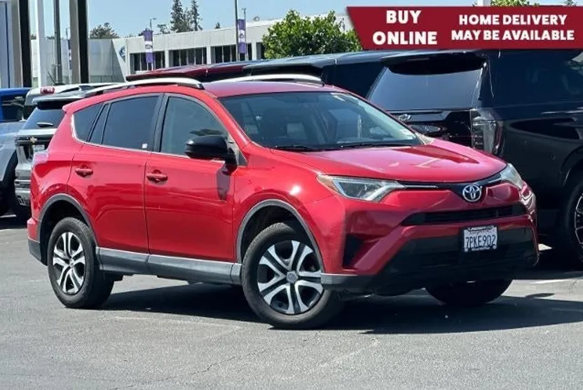 2016 Toyota RAV4 LE photo 1