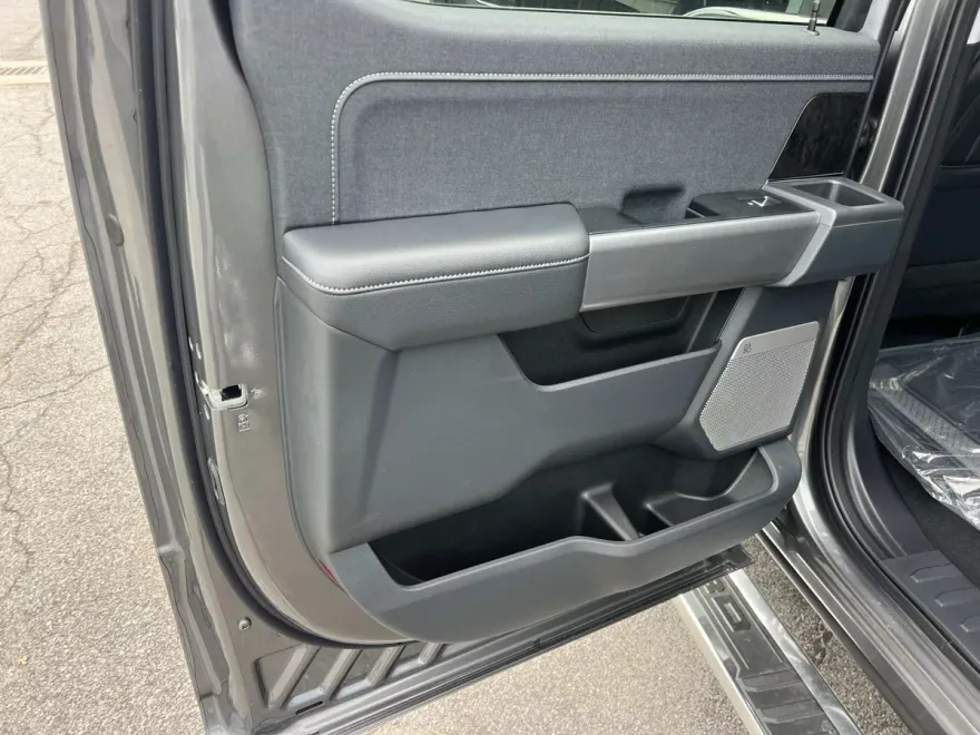 2025 Ford F-250 Lariat photo 13