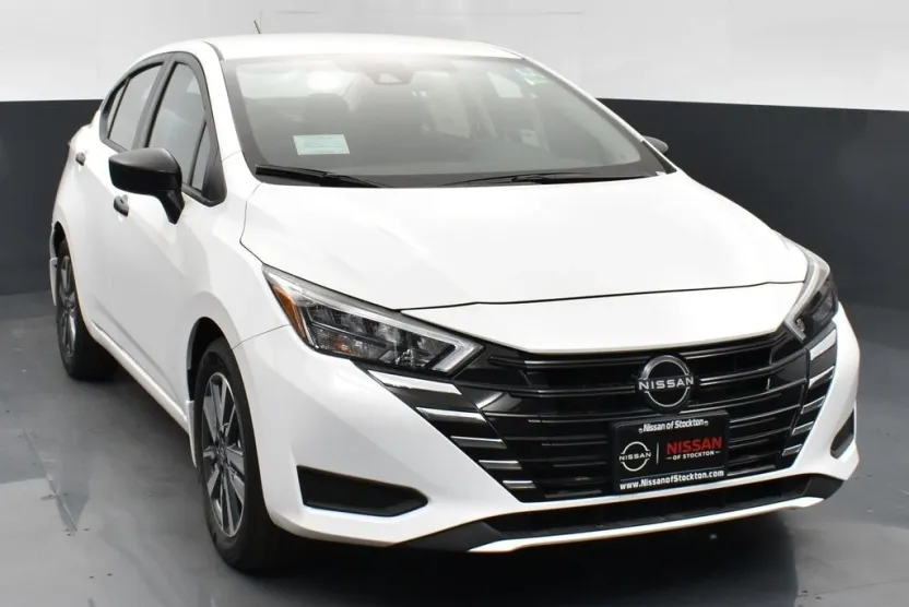 2025 Nissan Versa 1.6 S photo 1