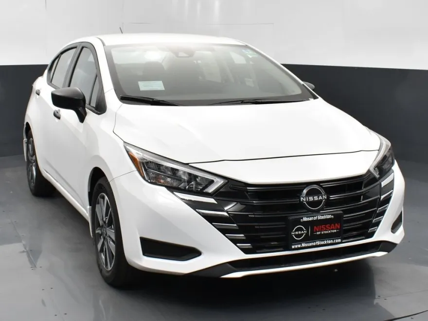 2025 Nissan Versa 1.6 S photo 1