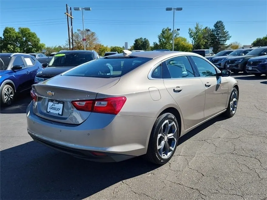2024 Chevrolet Malibu 1LT photo 1