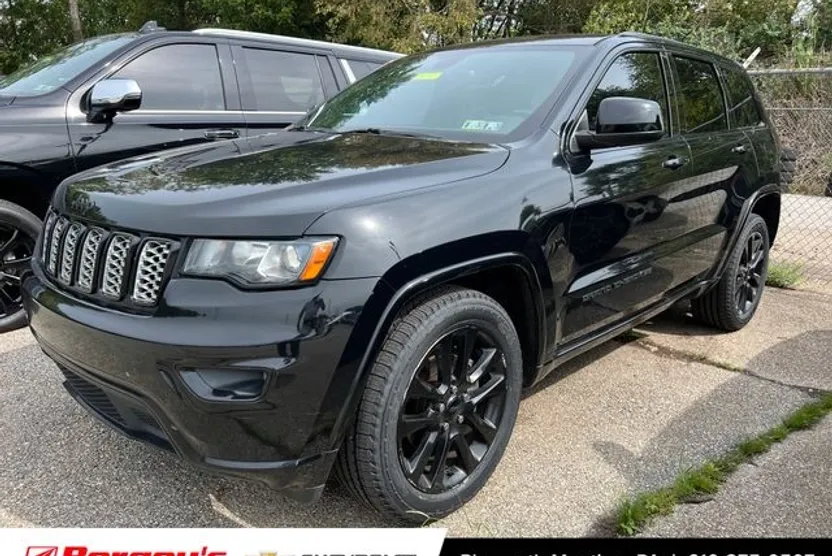 2017 Jeep Grand Cherokee Altitude photo 1