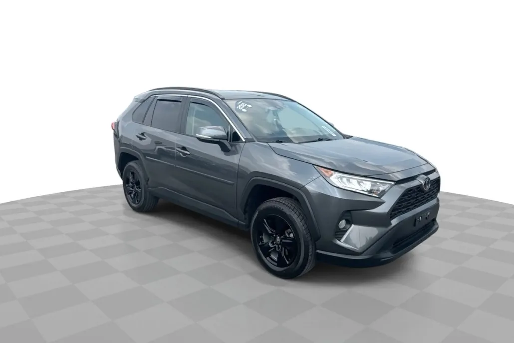 2021 Toyota RAV4 XLE photo 1