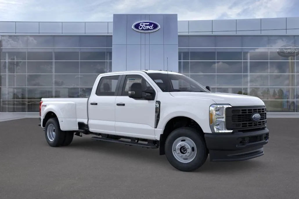 2025 Ford F-350 photo 1
