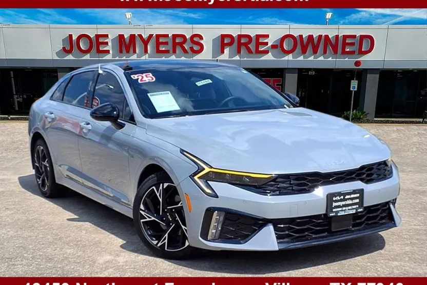 2025 Kia K5 GT-Line photo 1