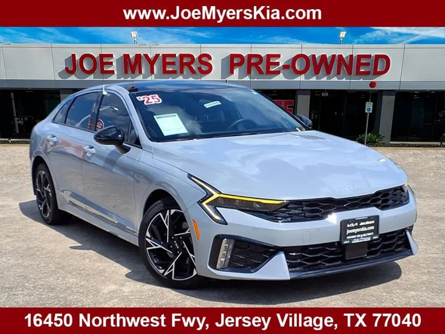 2025 Kia K5 GT-Line photo 1