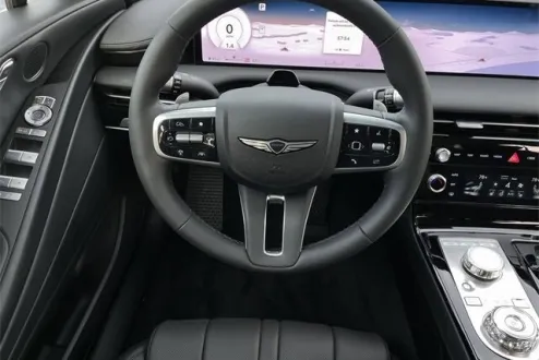 2025 Genesis G80 2.5T AWD photo 3