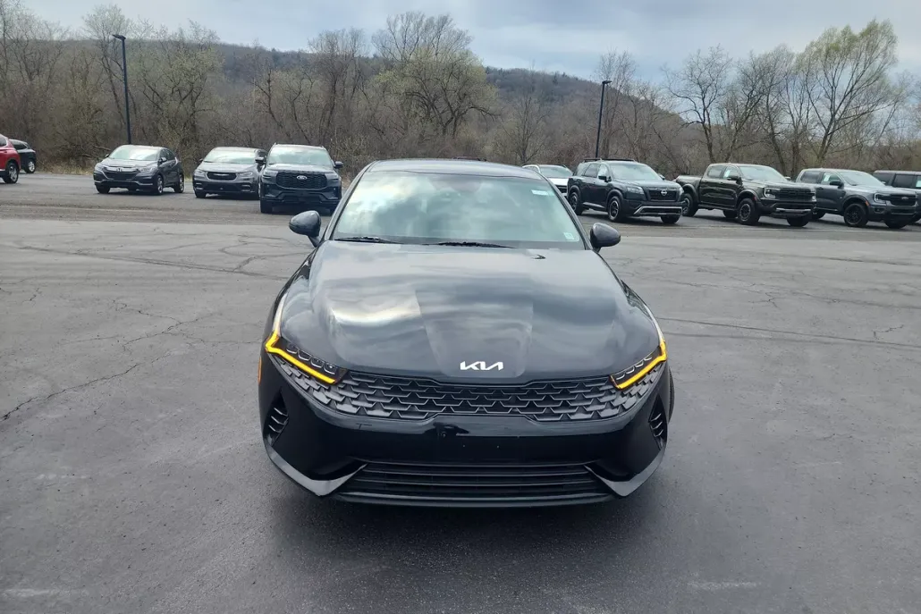2022 Kia K5 LXS photo 1