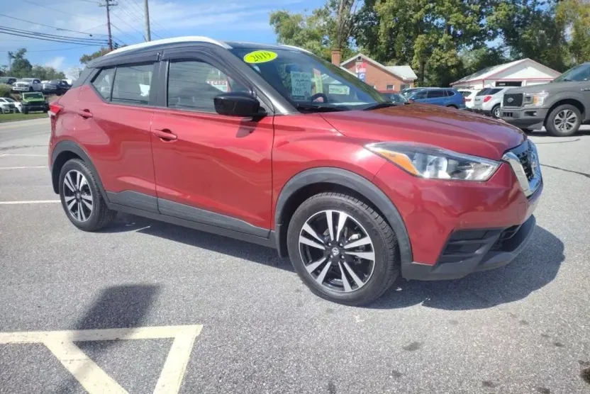 2019 Nissan Kicks SV photo 1