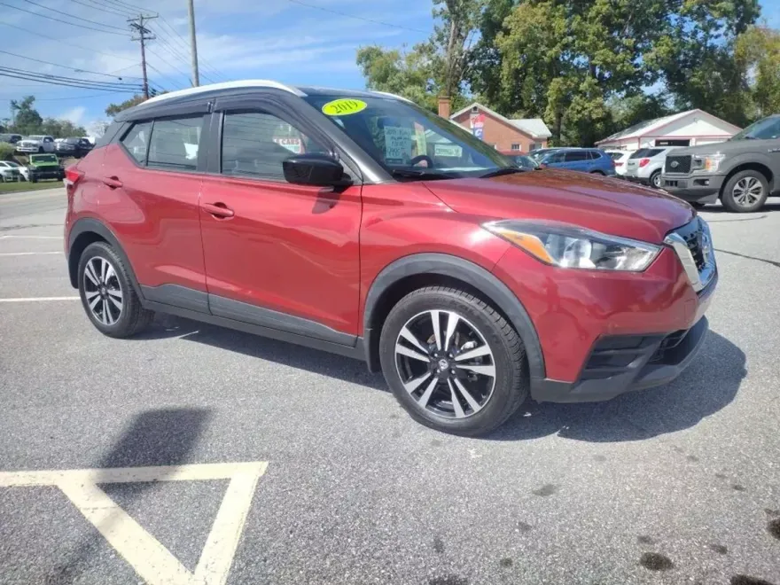 2019 Nissan Kicks SV photo 1