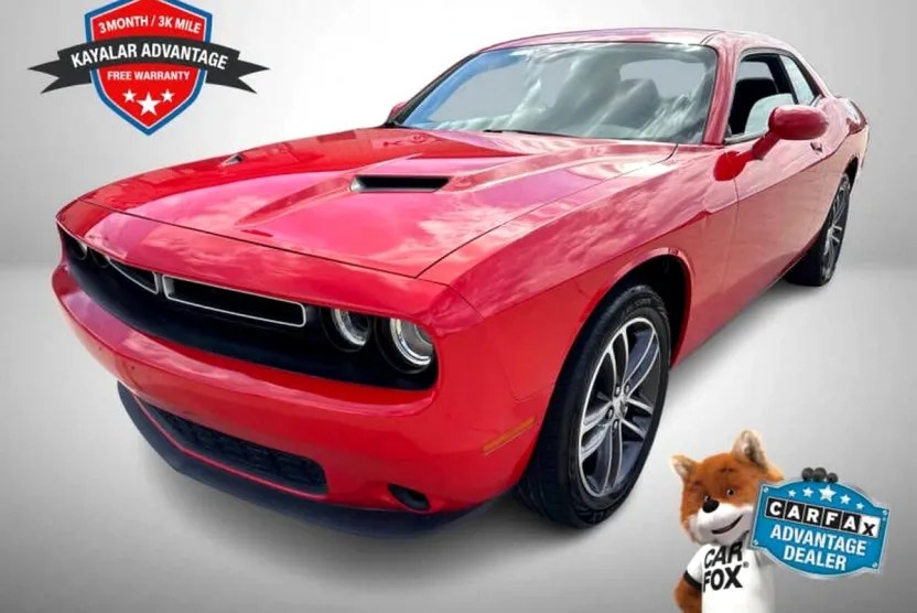 2019 Dodge Challenger SXT AWD photo 1