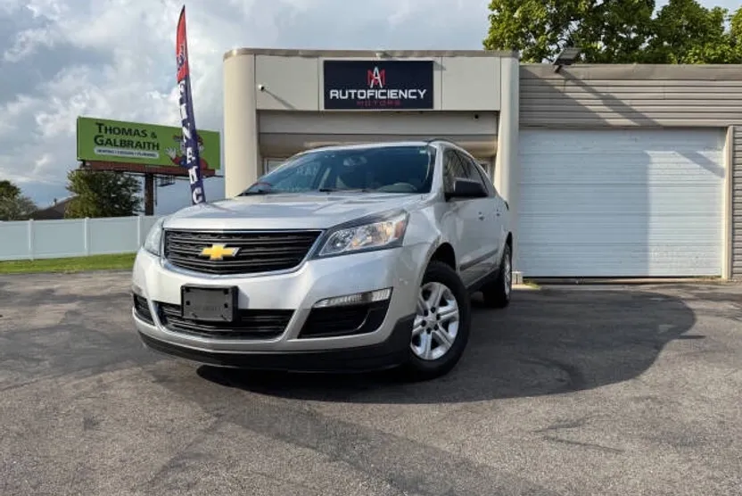 2017 Chevrolet Traverse LS photo 1