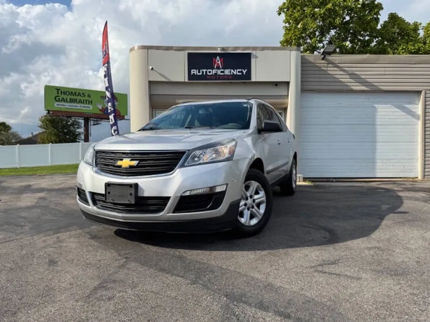 2017 Chevrolet Traverse LS photo 1