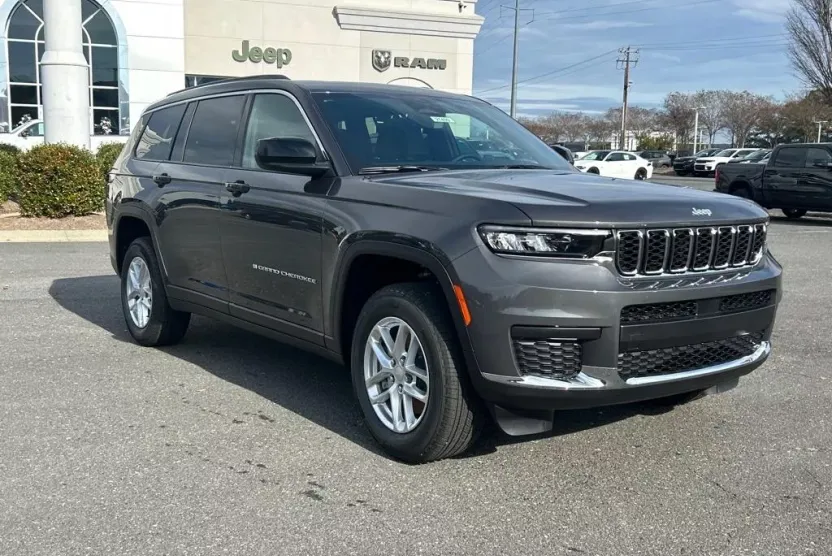 2025 Jeep Grand Cherokee Laredo X photo 1