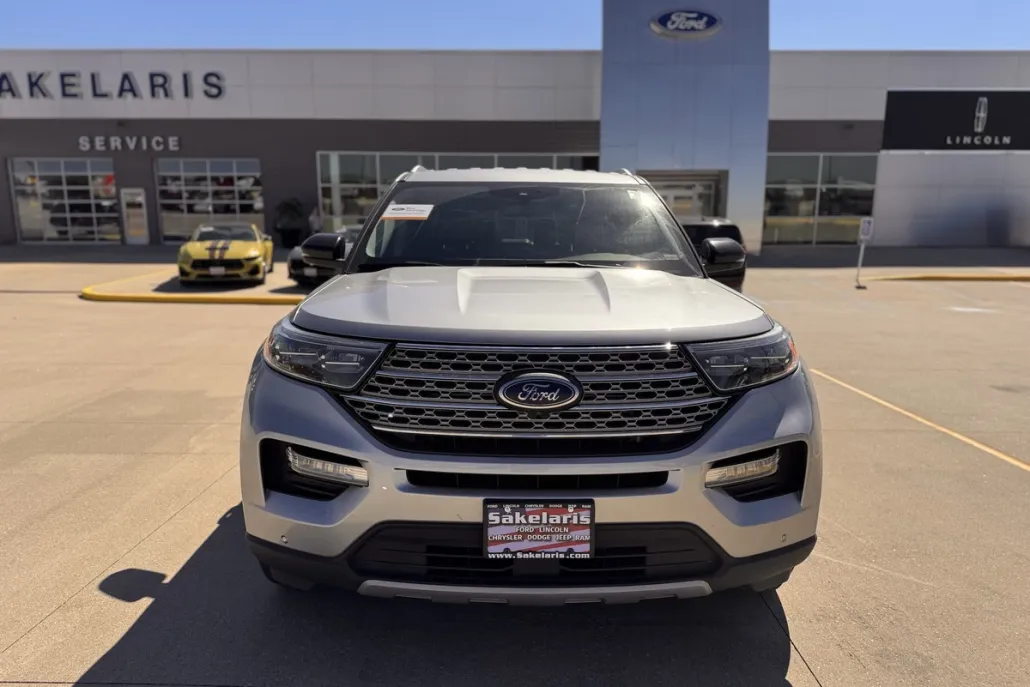 2022 Ford Explorer Limited photo 1