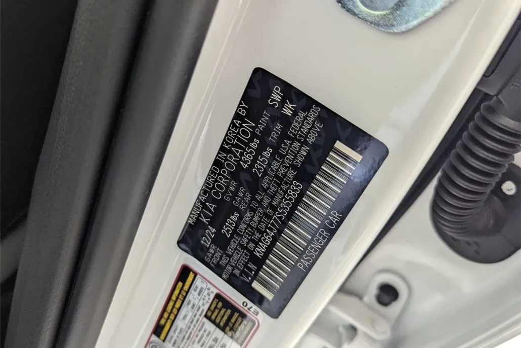 2025 Kia K5 GT-Line photo 1