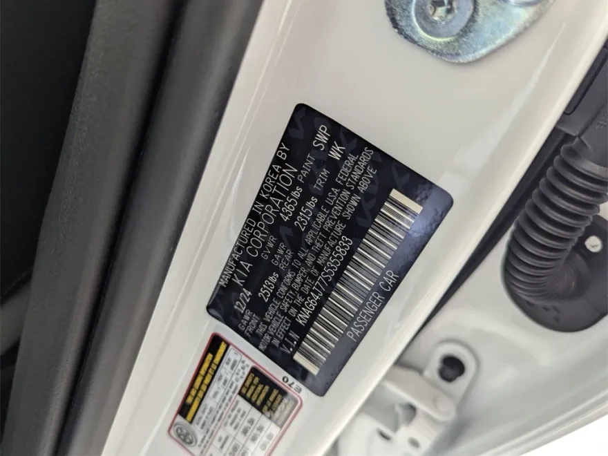 2025 Kia K5 GT-Line photo 1