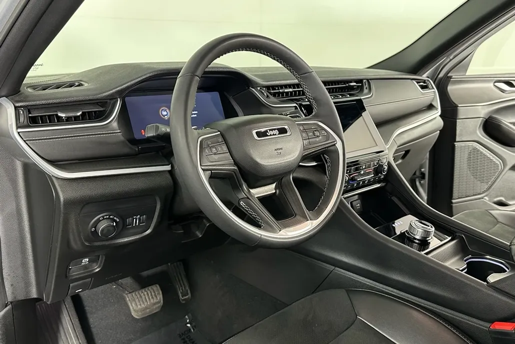 2024 Jeep Grand Cherokee Laredo photo 1