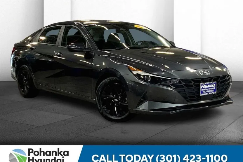 2022 Hyundai Elantra SEL Convenience photo 1