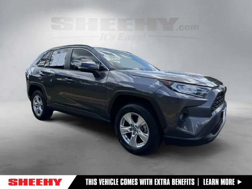 2021 Toyota RAV4 XLE photo 1