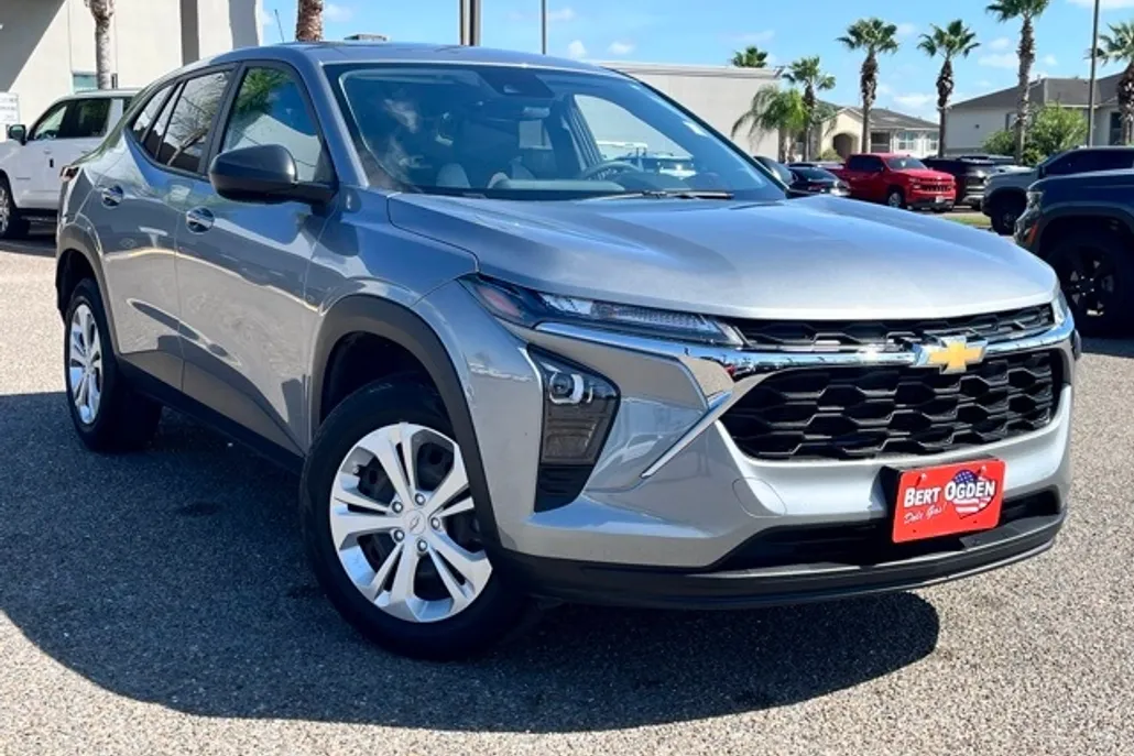 2024 Chevrolet Trax LS photo 1