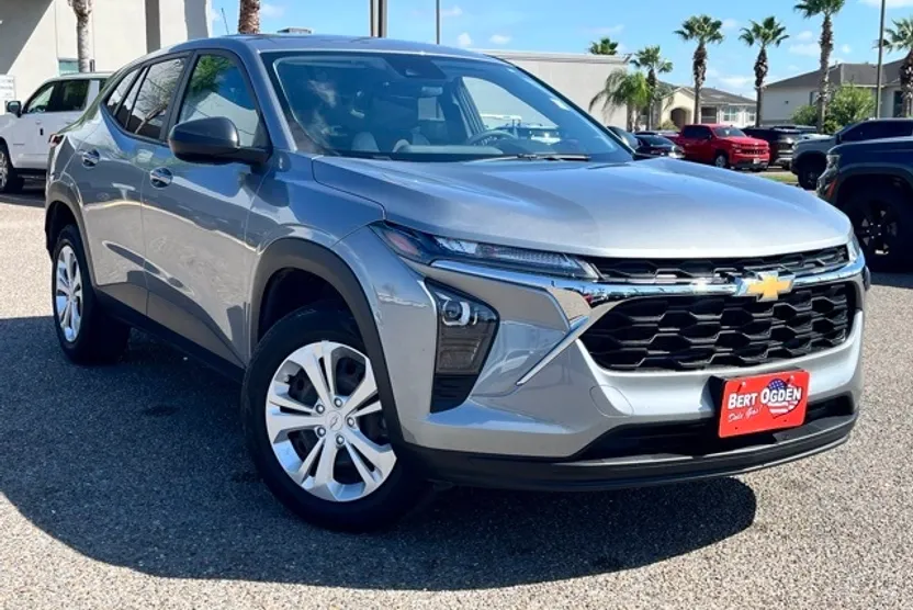 2024 Chevrolet Trax LS photo 1