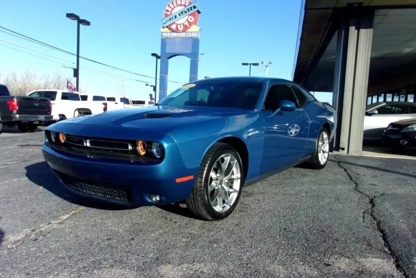 2020 Dodge Challenger SXT photo 1