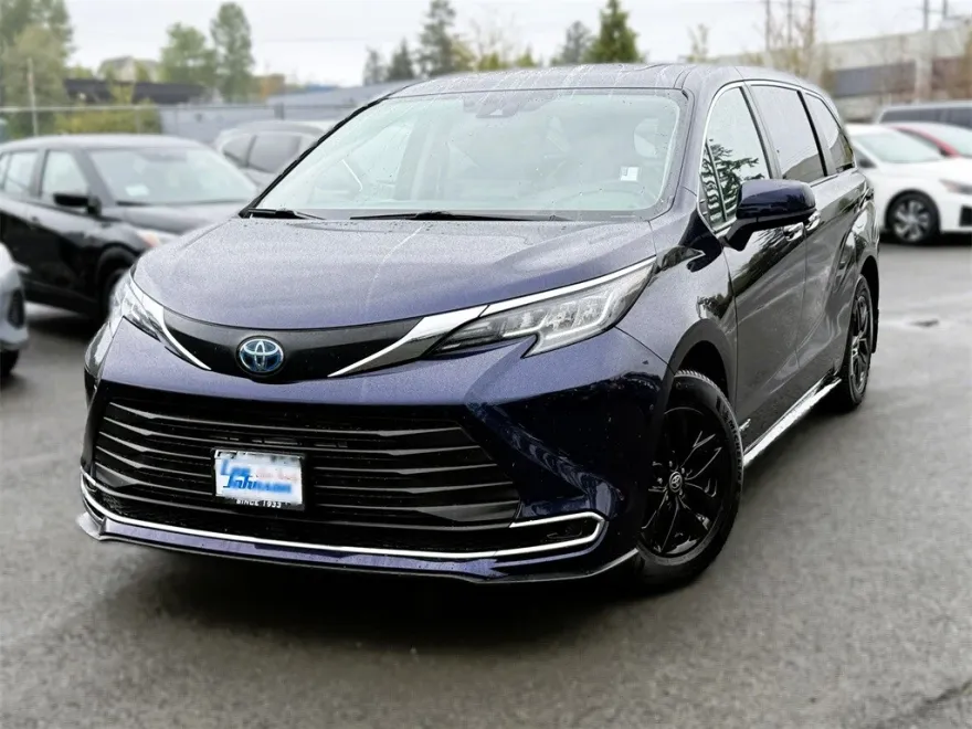 2021 Toyota Sienna XLE photo 1