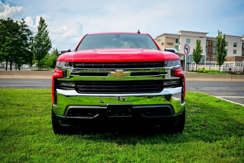 2019 Chevrolet Silverado 1500 LT Z71 photo 1
