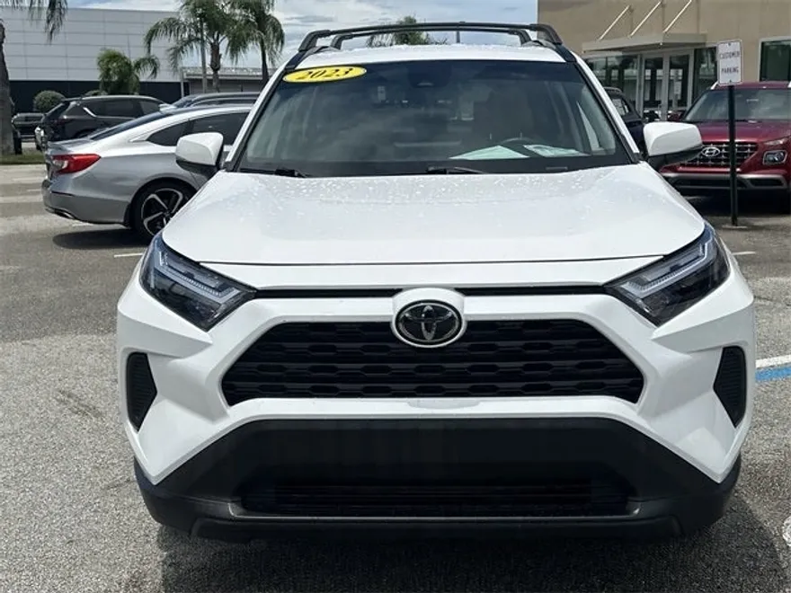 2023 Toyota RAV4 XLE photo 1
