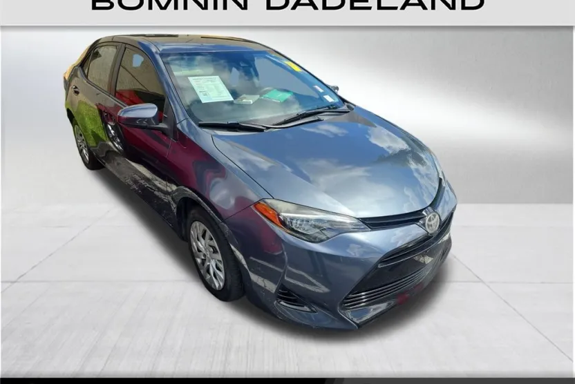 2018 Toyota Corolla LE photo 1