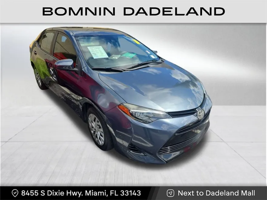 2018 Toyota Corolla LE photo 1
