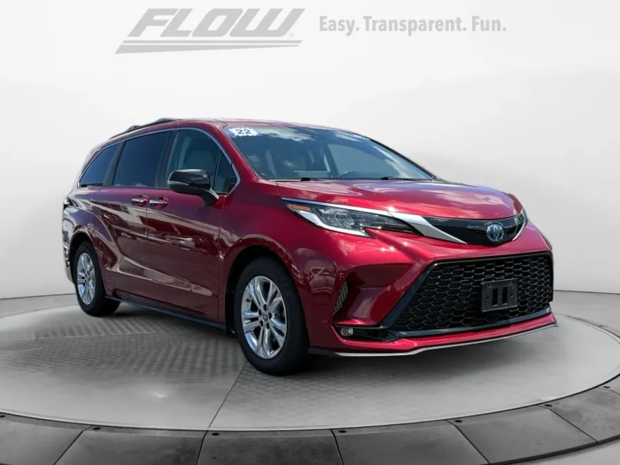 2022 Toyota Sienna XSE photo 1