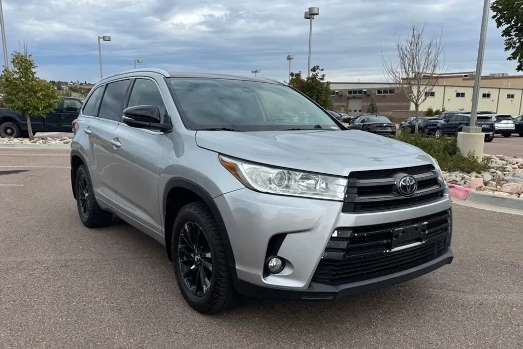 2017 Toyota Highlander XLE photo 1