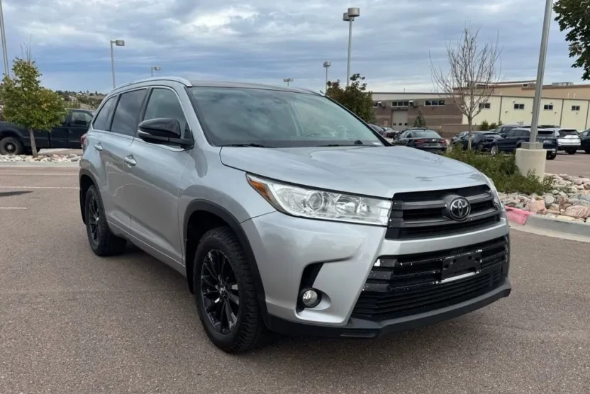 2017 Toyota Highlander XLE photo 1