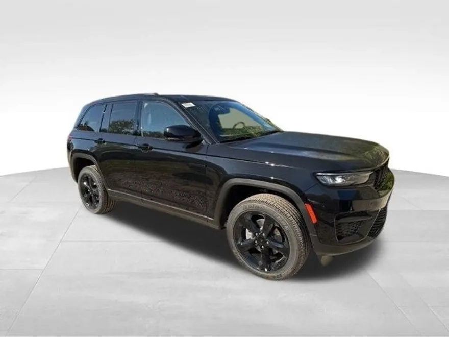 2025 Jeep Grand Cherokee Altitude photo 1