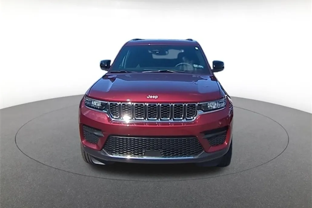 2024 Jeep Grand Cherokee Laredo photo 1
