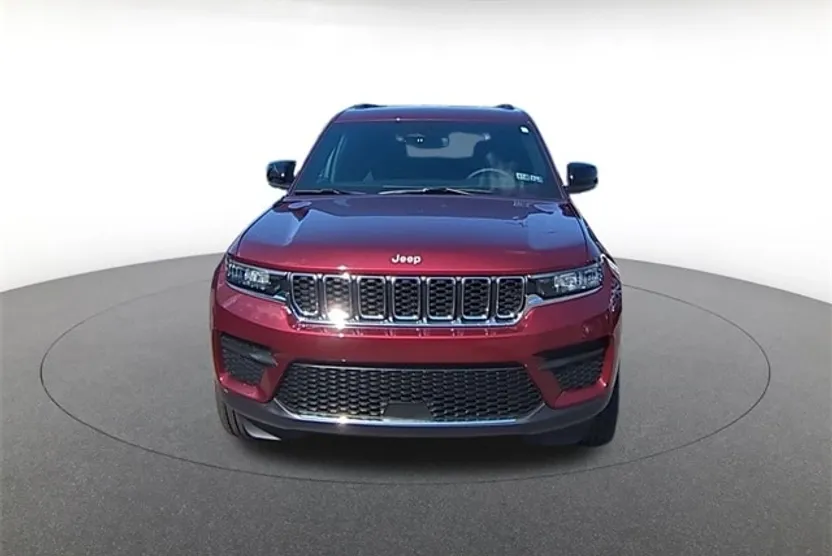 2024 Jeep Grand Cherokee Laredo photo 1