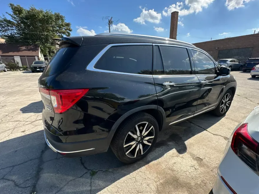 2019 Honda Pilot Touring photo 1