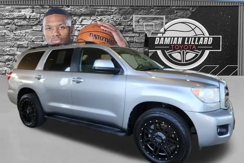 2013 Toyota Sequoia SR5 photo 1