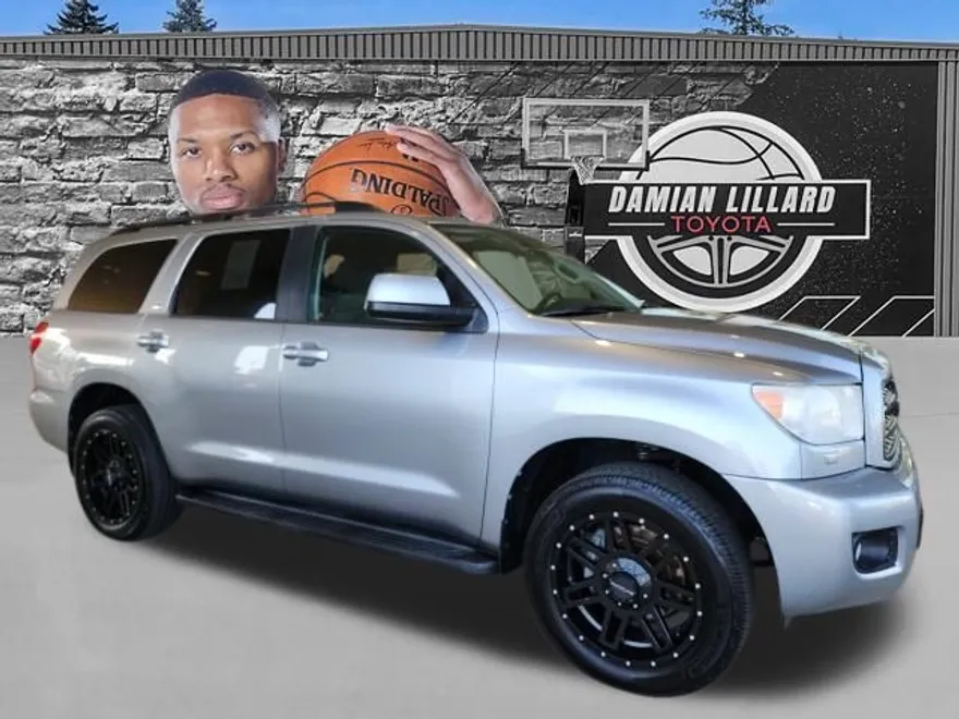 2013 Toyota Sequoia SR5 photo 1