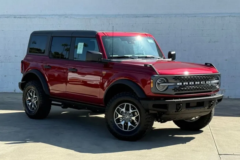 2025 Ford Bronco Badlands photo 1