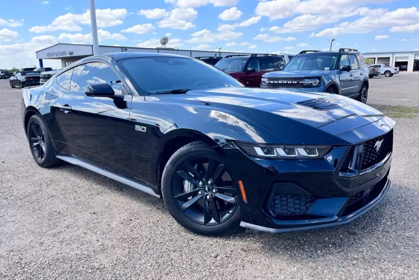 2024 Ford Mustang GT photo 1