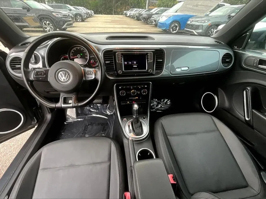 2019 Volkswagen Beetle Convertible SE photo 1