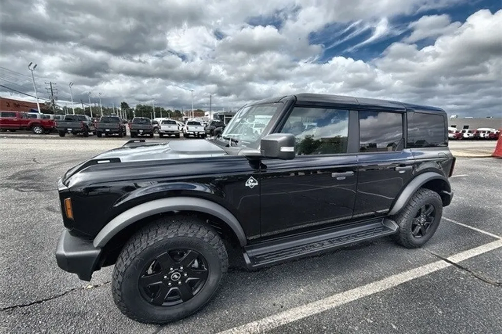 2025 Ford Bronco Outer Banks photo 1