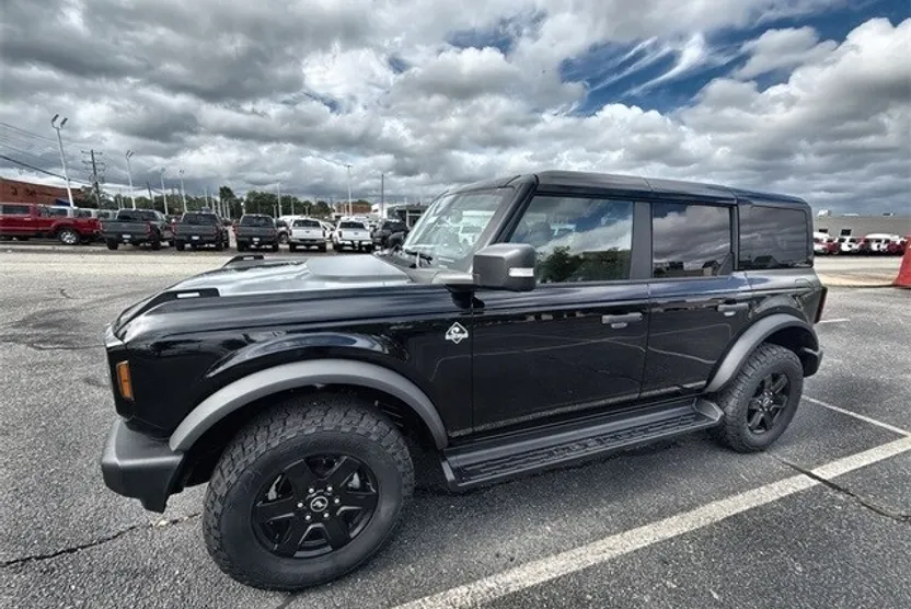 2025 Ford Bronco Outer Banks photo 1