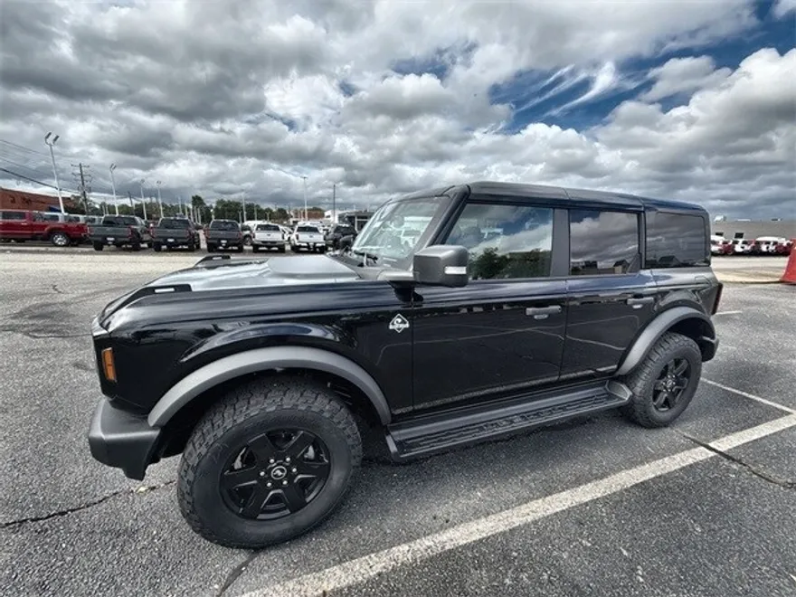 2025 Ford Bronco Outer Banks photo 1
