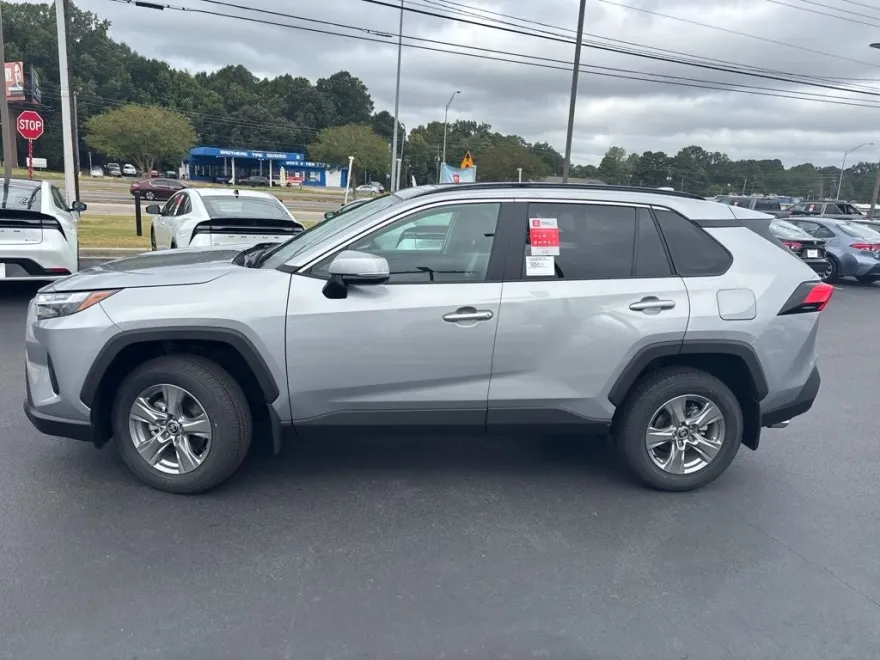2025 Toyota RAV4 XLE photo 1