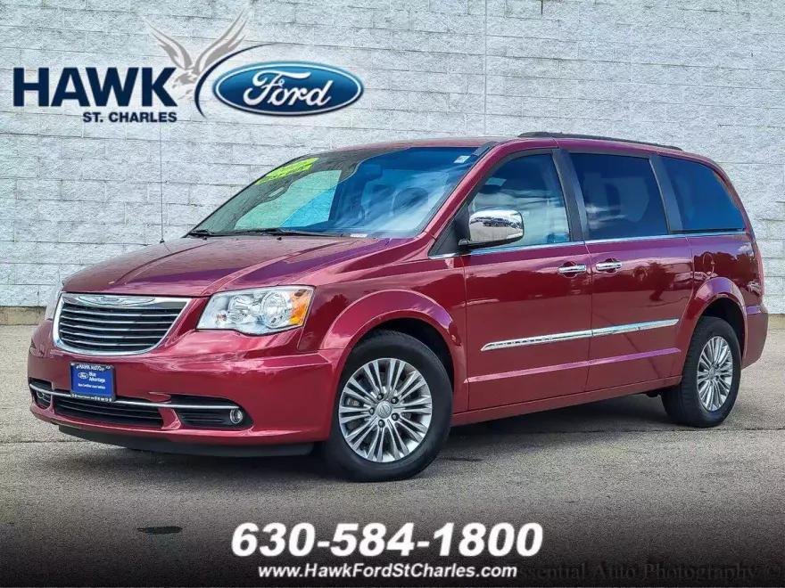2016 Chrysler Town & Country photo 1