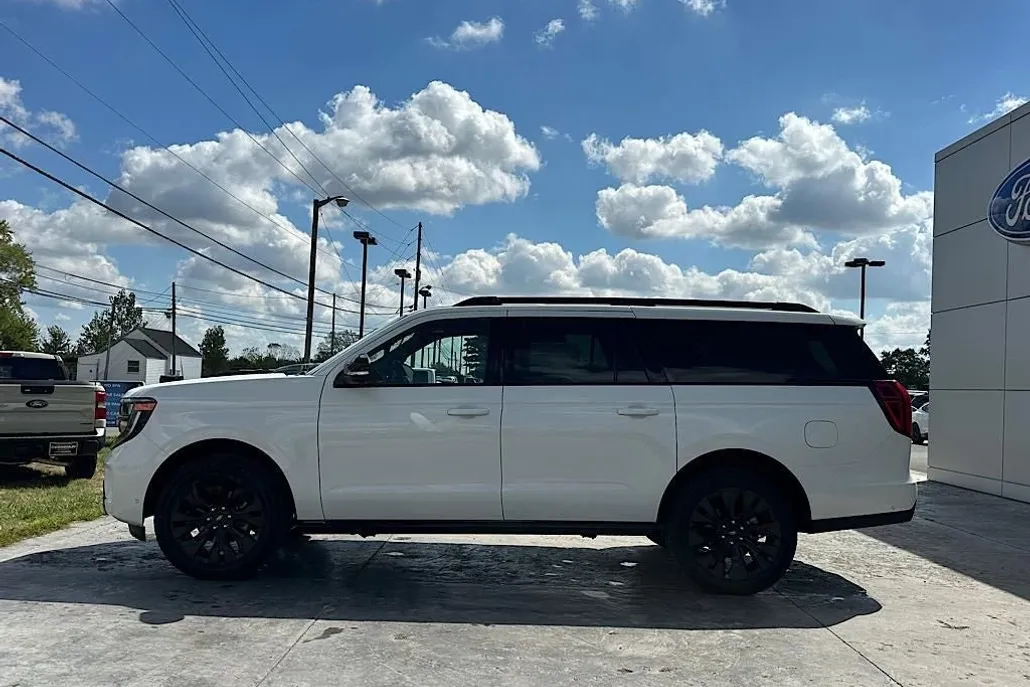 2025 Ford Expedition MAX Platinum photo 1